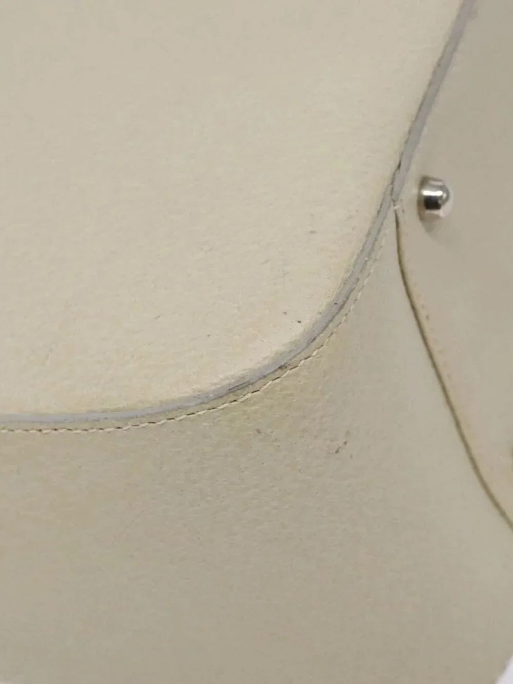 Gucci brand	gucci color	beige